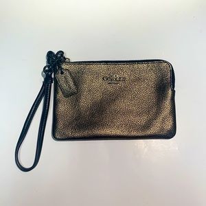 NWOT 🐝 COACH Metallic Wrsitlet